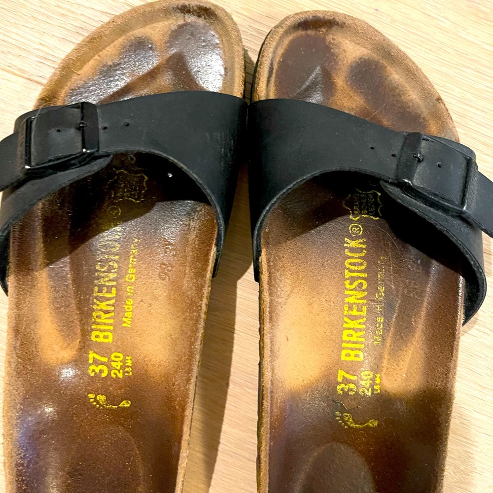 Birkenstock’s -37 black leather